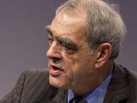 Henri Emmanuelli, député des Landes : «Le meilleur service qu'il pourrait rendre à la France, ce serait de rester au FMI pour un second mandat. Et si le FMI ne lui convient pas, je constate qu'on a du mal à trouver un successeur à M. Trichet. Je verrais bien Dominique président de la Banque.»