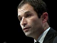 Benoît Hamon,porte-parole du PS : «C'est aux candidats d'être compatibles avec le projet collectif. Ce n'est pas aux socialistes de s'adapter aux candidats.» (11 décembre 2010)