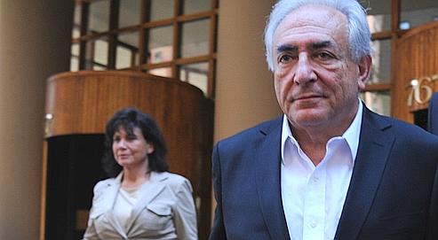 Dominique Strauss-Kahn et sa femme Anne Sinclair quittent le cabinet de l'avocat Benjamin Brafman, à New York le 31 mai dernier.