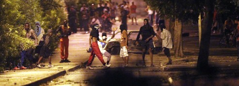 Les troubles se propagent <br/>à la Réunion<br/>