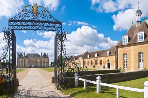 L'État gère une vingtaine de «haras nationaux» (ici, le Haras du Pin).