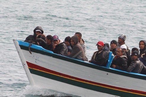 Arrivée de réfugiés venant d'Afrique du Nord, sur l'île de Lampedusa, en mars 2011.