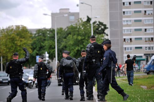 Seize policiers ont été blessés dans la nuit de lundi à mardi dans les violences urbaines à Amiens.