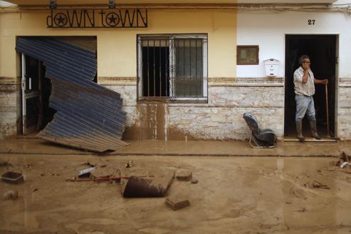Une rue inondée de la ville de Bobadilla, près de Malaga, vendredi.