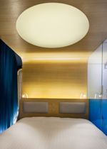 Une chambre de l'Hôtel O, aux allures de cabine de vaisseau spatial.