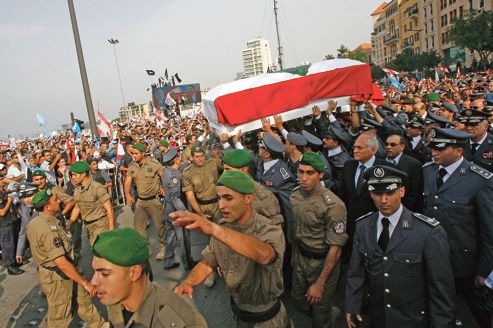 Des milliers de personnes ont suivi les obsèques nationales du général Wissam al-Hassan, dimanche place des Martyrs, au centre de Beyrouth.