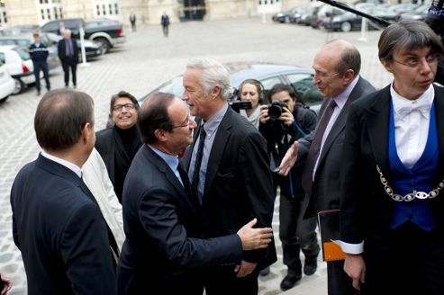 François Hollande, Gérard Collomb (à droite) et François Rebsamen (au centre), en octobre au Sénat, à Paris.