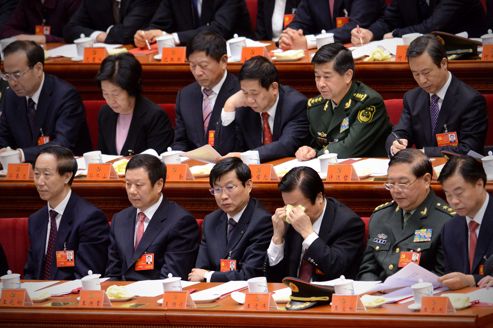 Xi Jinping (troisième à partir de la droite, au deuxième rang), lors de la cérémonie de clôture du 18e congrès du Parti communiste chinois, mercredi à Pékin