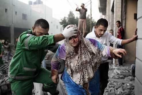 Une Palestinienne blessée lors d'un raid de l'armée israëlienne.