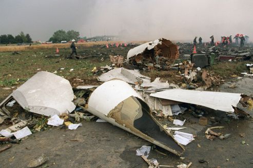 En juillet 2000, le nez brisé du Concorde, à Gonesse.