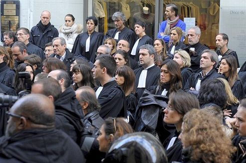 Samedi matin, 300 personnes dont de très nombreux confrères en robe se sont réunis à la maison des avocats de Marseille pour rendre hommage à Me. Raymonde Talbot.