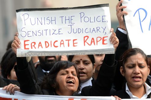 Les manifestants étaient présents à l'extérieur du tribunal, à New Delhi.