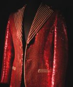 Une veste de scène estimée à 12 000 euros.