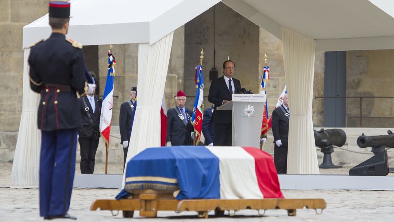 Lors de l'hommage national à l'ancien premier ministre socialiste, mort vendredi, le chef de l'État a assuré que «peu d'hommes, même éminents, peuvent s'enorgueillir d'avoir fait l'Histoire de leur pays. Pierre Mauroy est incontestablement de ceux-là.»