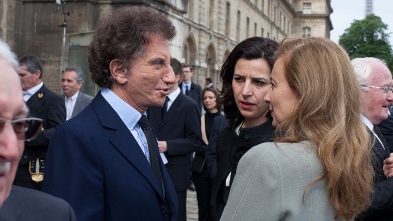 Jack Lang, également ancien ministre de Pierre Mauroy, ici en compagnie de Valérie Trierweiler, à l'issu de la céremonie.
