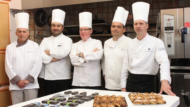Les 5 chefs caennais choisis pour préparer le déjeuner officiel du 6 juin 2014, au château de Bénouville, dans le Calvados. (Crédit: Côté Caen)