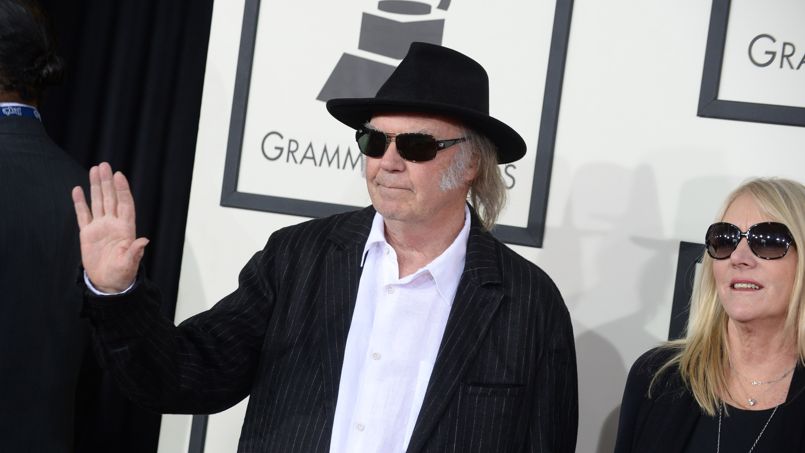 Neil Young monte en première ligne du débat sur les OGM aux États-Unis, contre Starbucks et Monsanto.