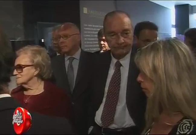 Jacques chirac drague dans le dos de bernadette