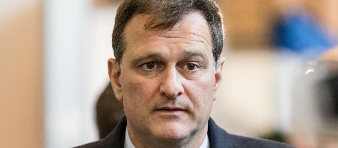 Marine le pen – son compagnon louis aliot raconte comment il a réussi à la séduire