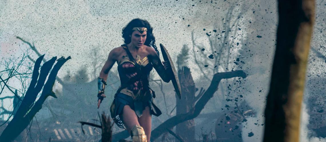 PHOTOS Wonder Woman ses Tenues Rendent Hommage Au Pouvoir Des Femmes 