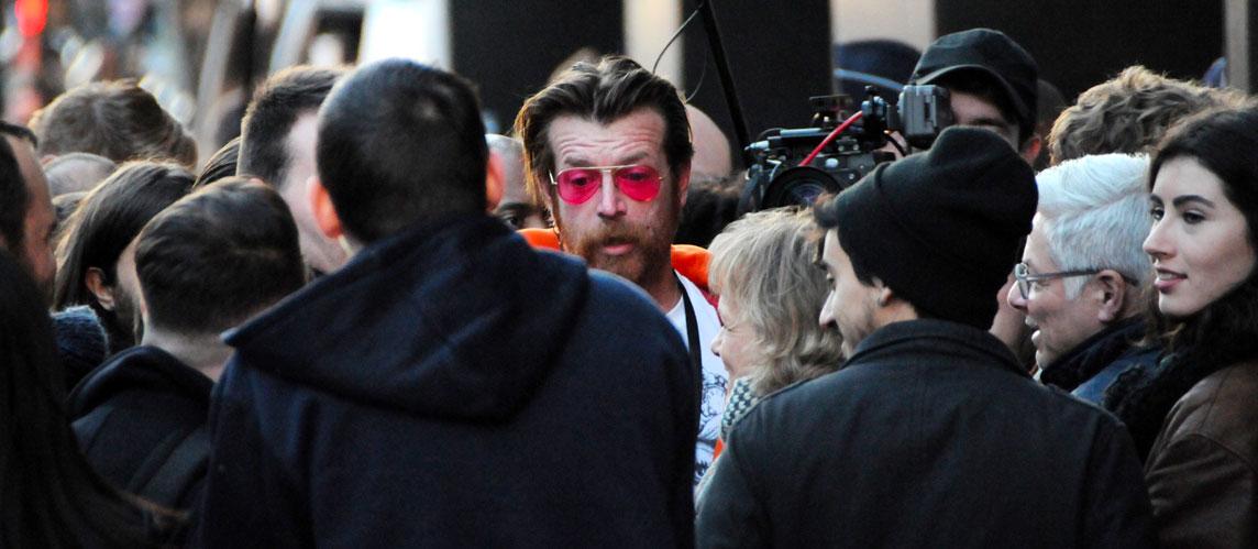 Video – les eagles of death metal rendent hommage aux victimes du bataclan