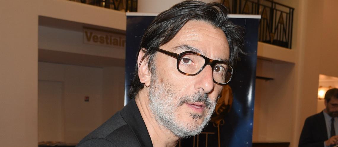 Victime d’un “coup de fatigue”, yvan attal ne reprendra pas sa pièce de théâtre à la rentrée