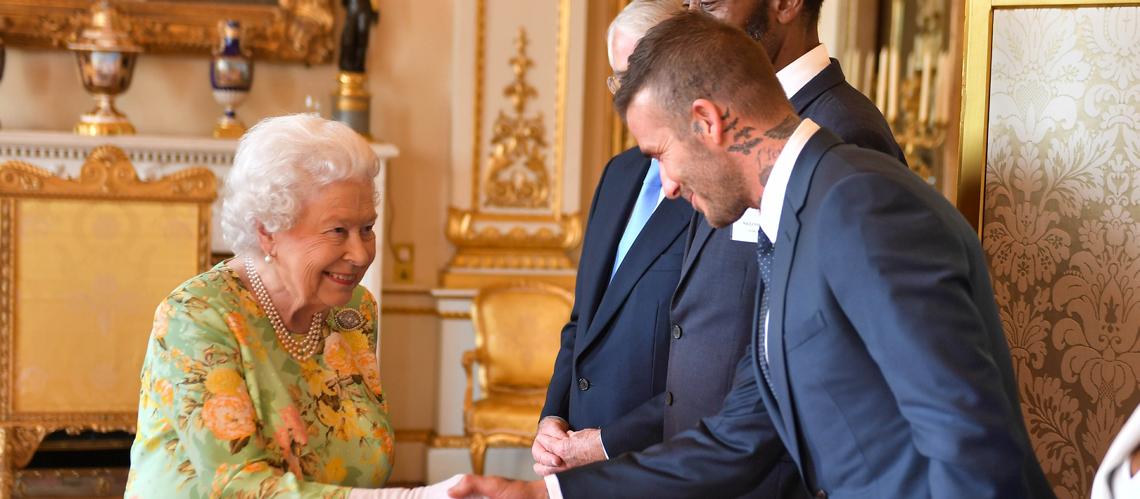 Photos - la reine elizabeth ii craque pour david beckham, la grand-mère de william et harry comme vous ne l’avez jamais vue