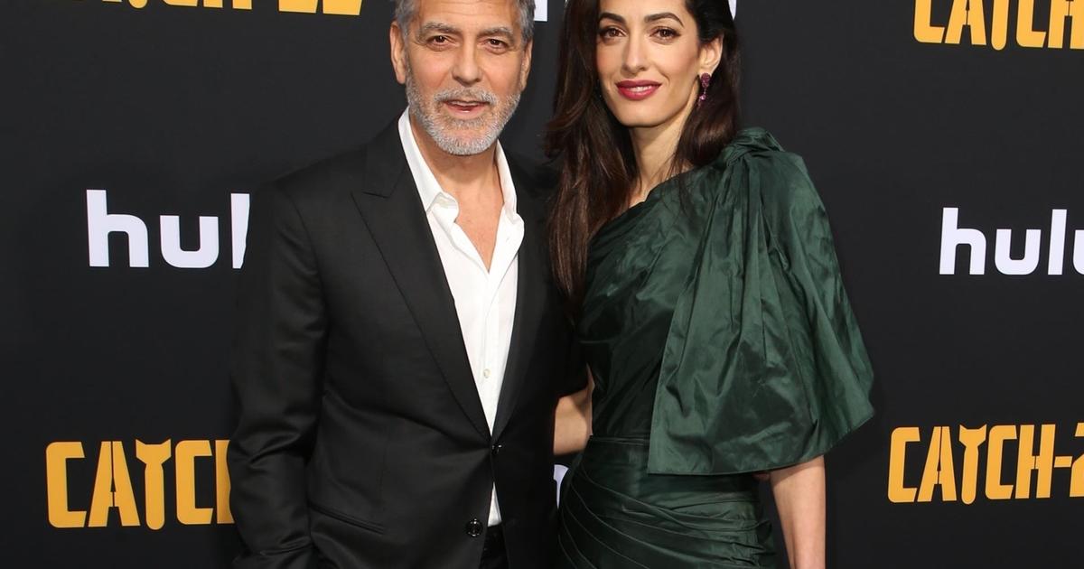 photos-amal-clooney-renversante-dans-une-robe-courte-en-soie-verte