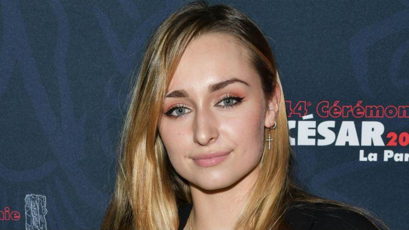 Emma smet, la fille de david hallyday, rejoint la série demain nous appartient