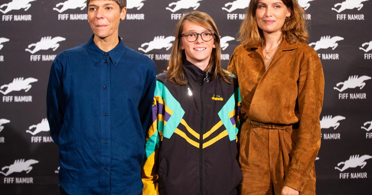 PHOTOS Laetitia Casta sexy en combinaison pantalon décolletée sur sa
