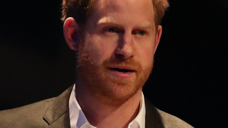 Le prince Harry dédramatise la crise sanitaire, un grand professeur
