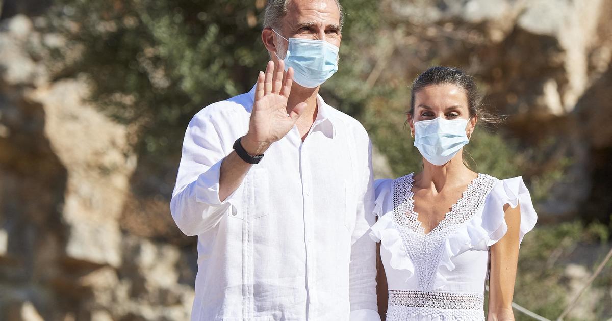 Photos - exil de juan carlos : felipe et letizia d'espagne sauvent les apparences