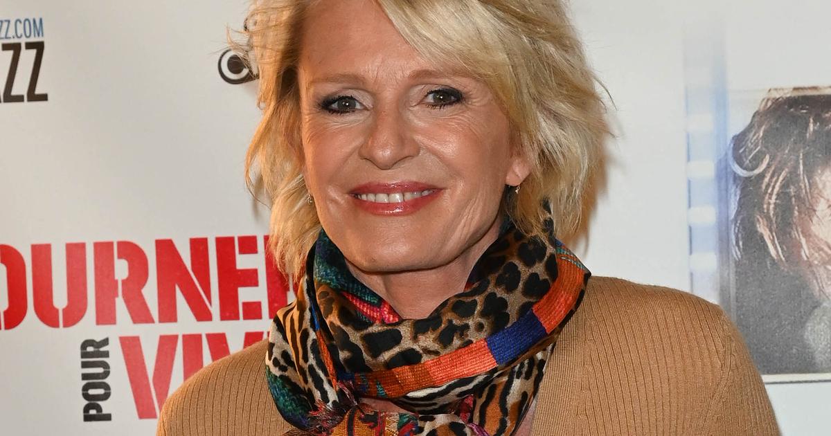 Photo - sophie davant pose avec sa fille valentine : un détail ne passe pas inaperçu...