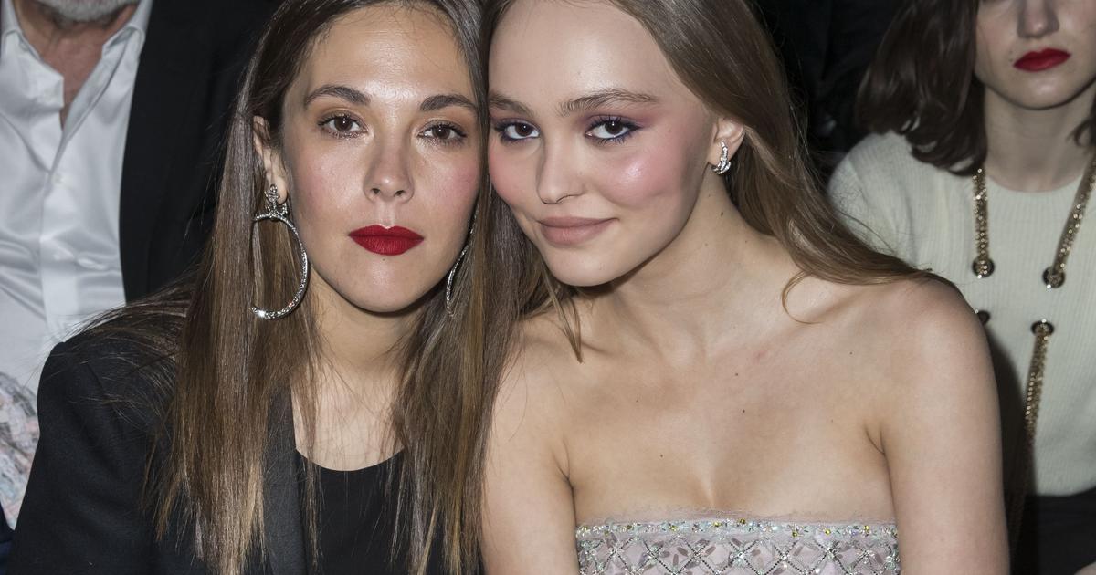 PHOTOS - Lily-Rose Depp : Vanessa Paradis, Natalie Portman... qui sont les  femmes qui l'entourent ?