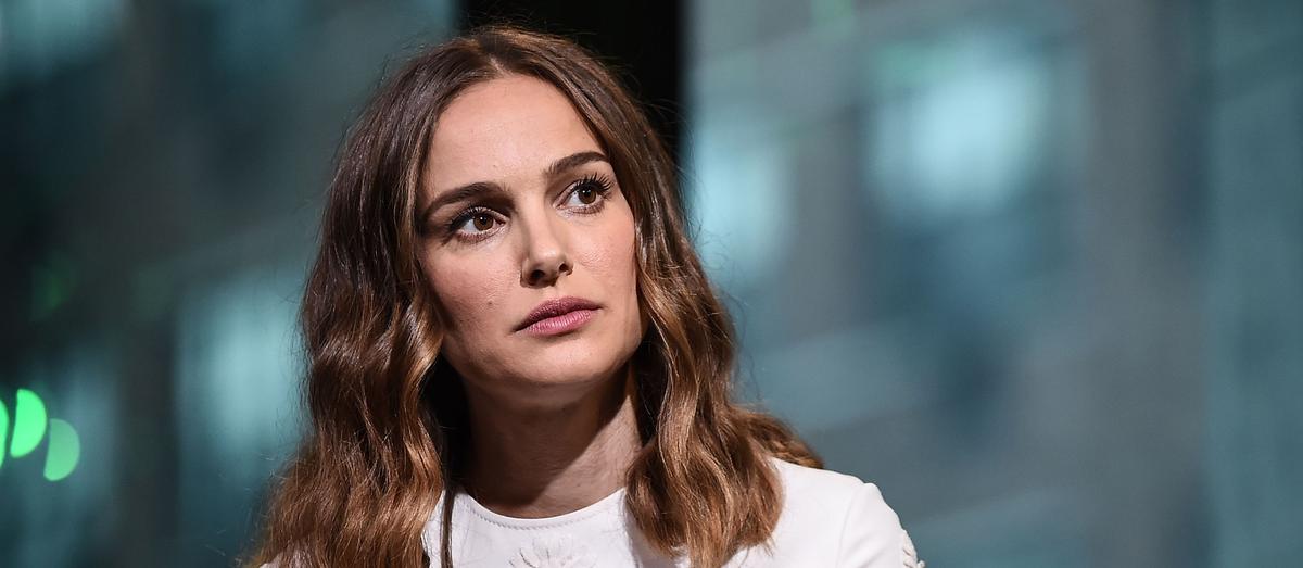 Top legend Natalie Portman and Ashton Kutcher in No Strings Attached (2011)  fantastic performance😍🖤, image size:1200x523