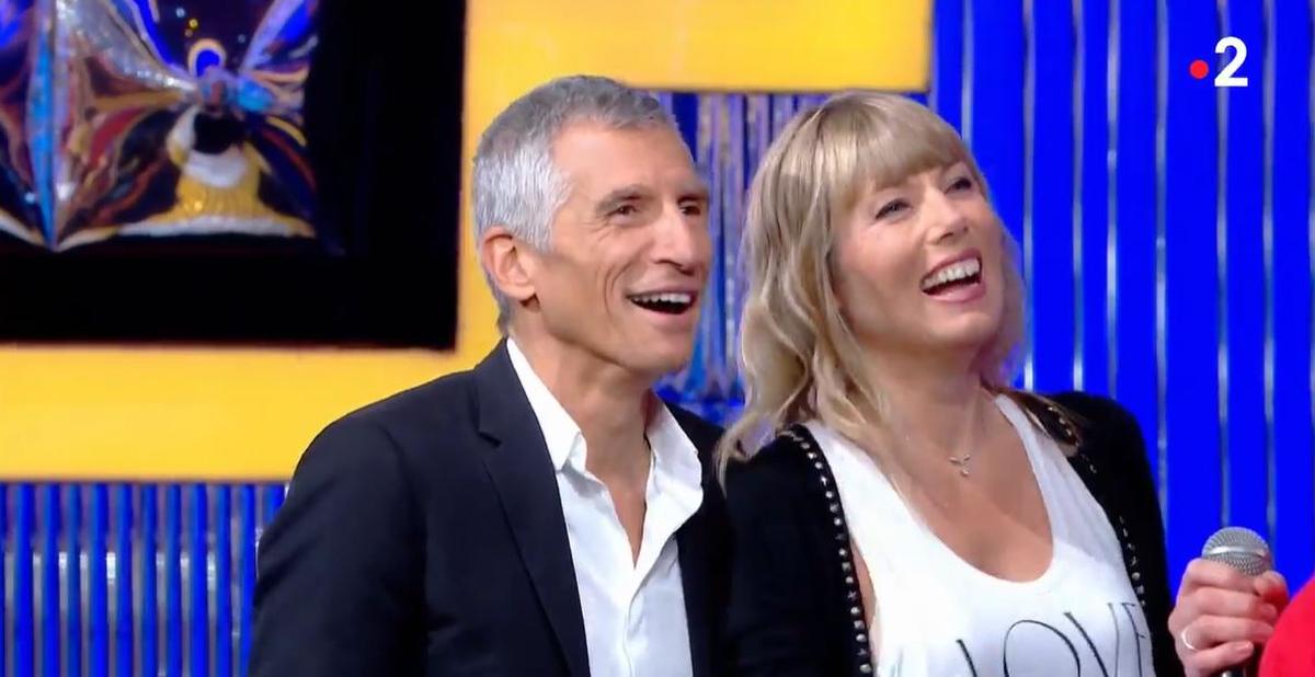 VIDÉO - Nagui attendri par la visite surprise de sa femme Mélanie Page dans  N'oubliez pas les paroles