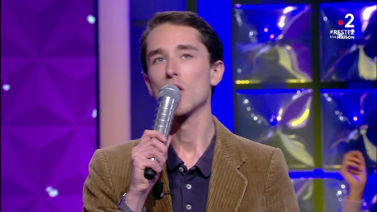 Arsène (N'oubliez pas les paroles) pas tendre avec Estelle : "J'aurais pu  la battre"