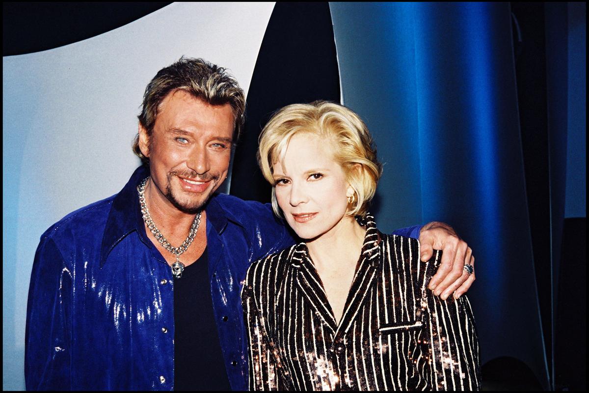 Sylvie Vartan bị Johnny Hallyday lừa dối: ý kiến ​​đáng ngạc nhiên của cô về lòng chung thủy