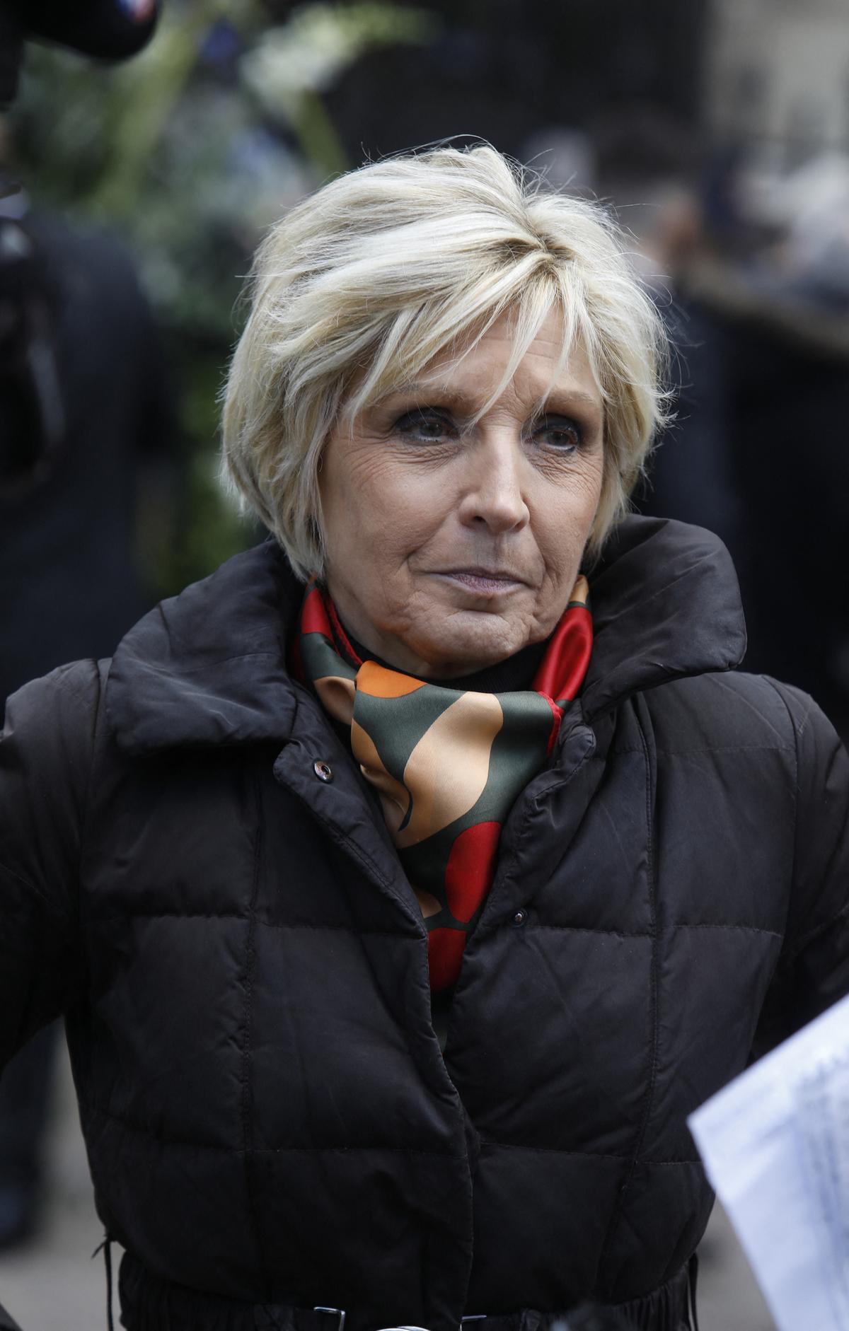 Évelyne Dhéliat anéantie aux obsèques de Jean-Pierre Pernaut : “Je me suis  un peu écroulée”