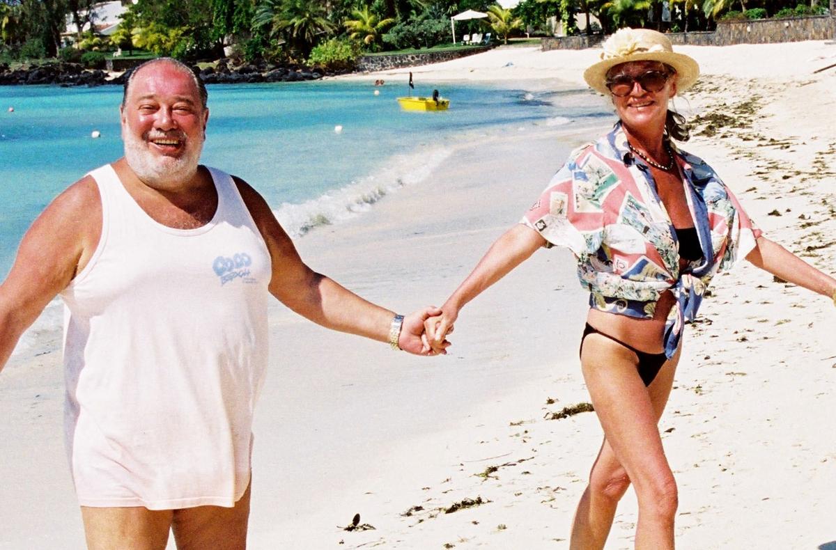 Carlos, vợ anh tiết lộ về đứa con trai bí ẩn của họ: "Không ai biết..."