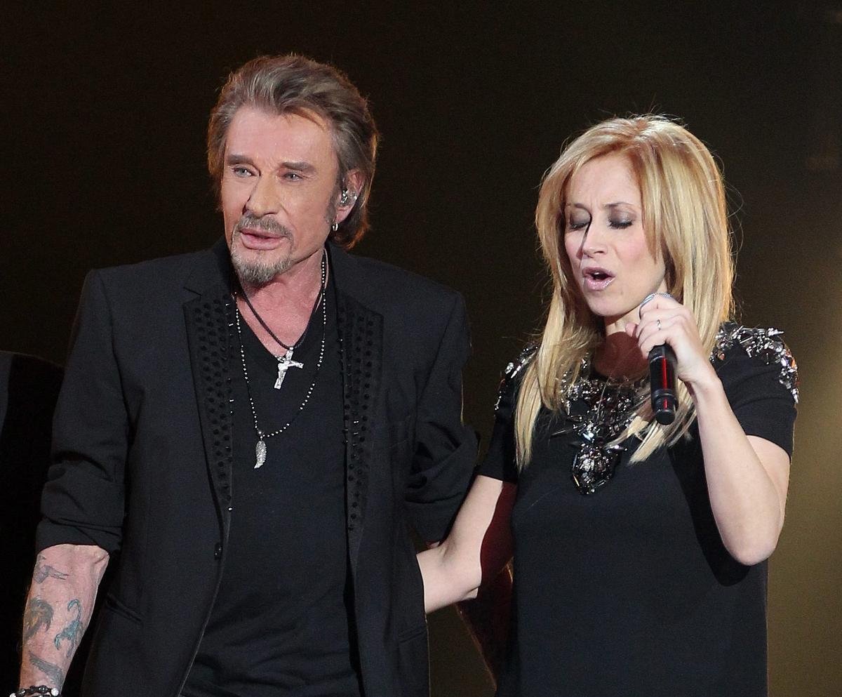 Lara Fabian émue en évoquant son duo avec Johnny Hallyday : “cette phrase  incroyable” qui l’a marquée