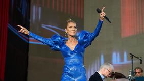 Quelle surprise ! Céline Dion de retour au Caesars Palace, la chanteuse en  larmes aux côtés de ses fils