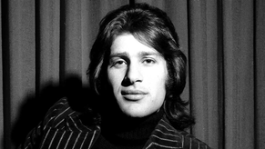 Mort de Mike Brant dans des circonstances troubles il y a 50 ans : sa nièce “ne retient que deux hypothèses”