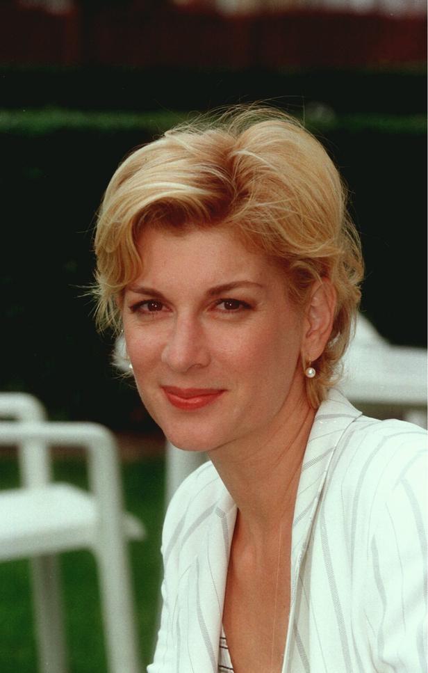 PHOTOS - Les plus belles coupes courtes de Michèle Laroque