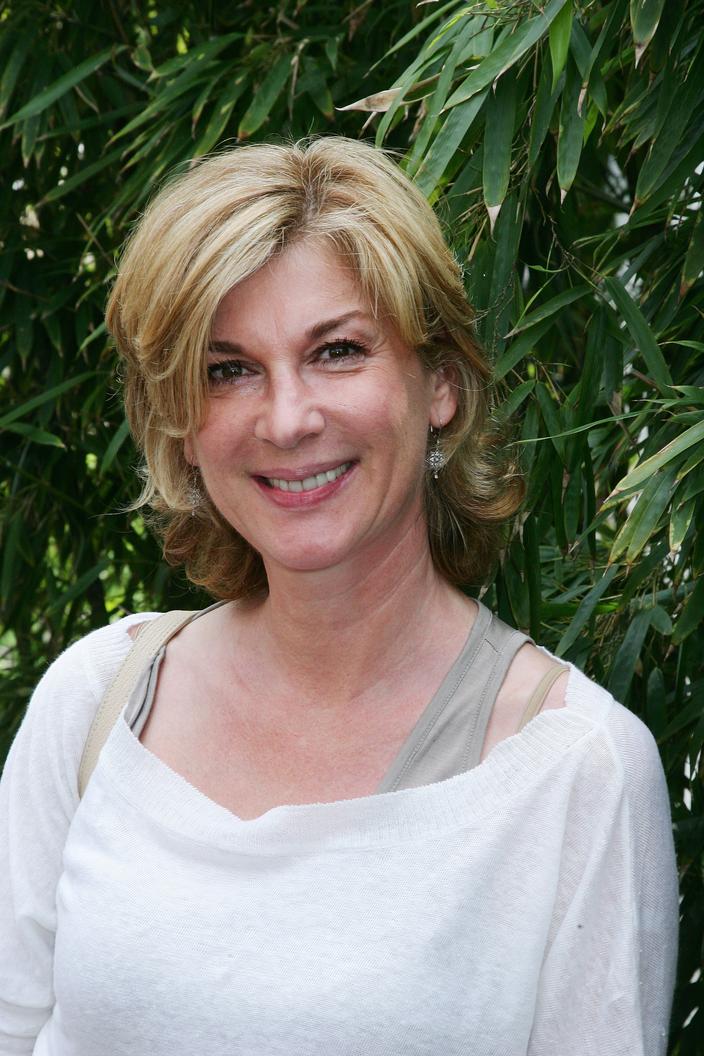 PHOTOS - Les plus belles coupes courtes de Michèle Laroque