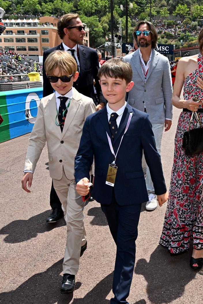 PHOTOS - Charlotte Casiraghi et Gad Elmaleh : leur fils Raphaël chic en ...