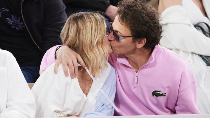 PHOTOS - Aurélie Casse avec son compagnon à Roland-Garros : tendresse et  confidences en tribune