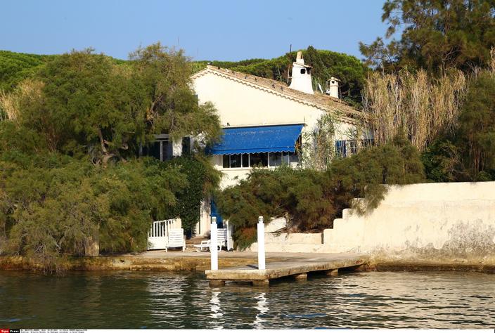 PHOTOS - Brigite Bardot : salon, piscine, jardin… À quoi ressemble La  Madrague, sa villa de Saint-Tropez ?