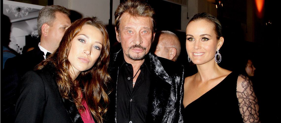 Pourquoi l'entourage de Laeticia Hallyday fait toujours croire à des  tractations avec Laura Smet