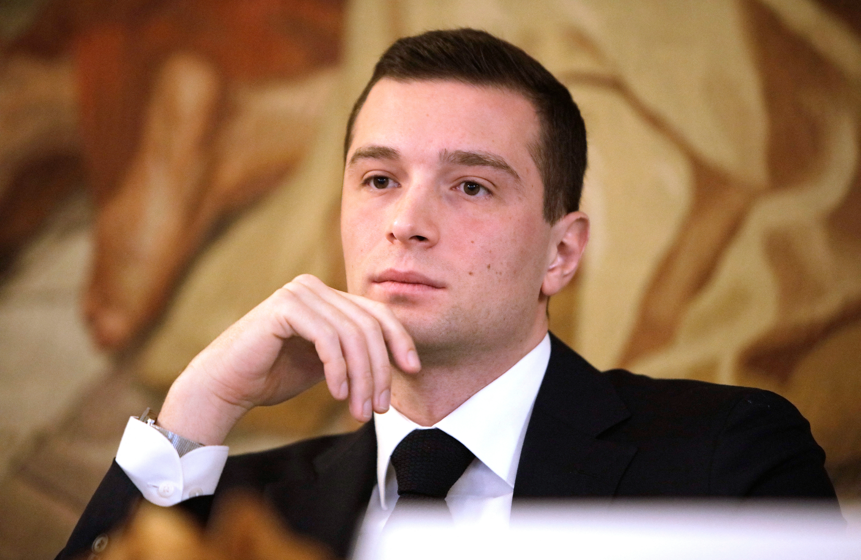 Jordan Bardella: Bạn đời của anh, khuynh hướng tình dục của anh... Những chủ đề nóng hổi mà anh từ chối đề cập trong cuốn sách của mình
